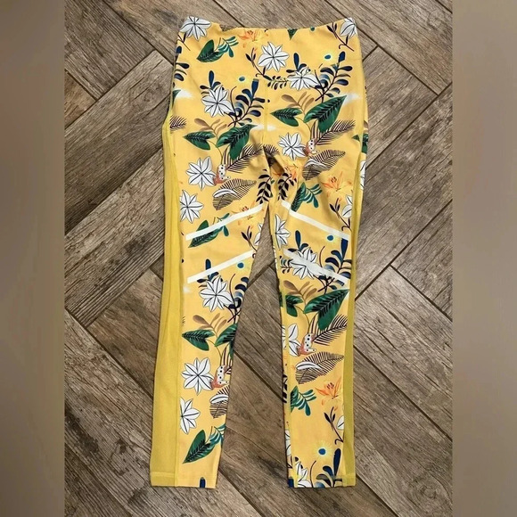 Zyia Active Yellow Floral Reflective Light Tight Hi-Rise Leggings Size 6-8 - Picture 2 of 5